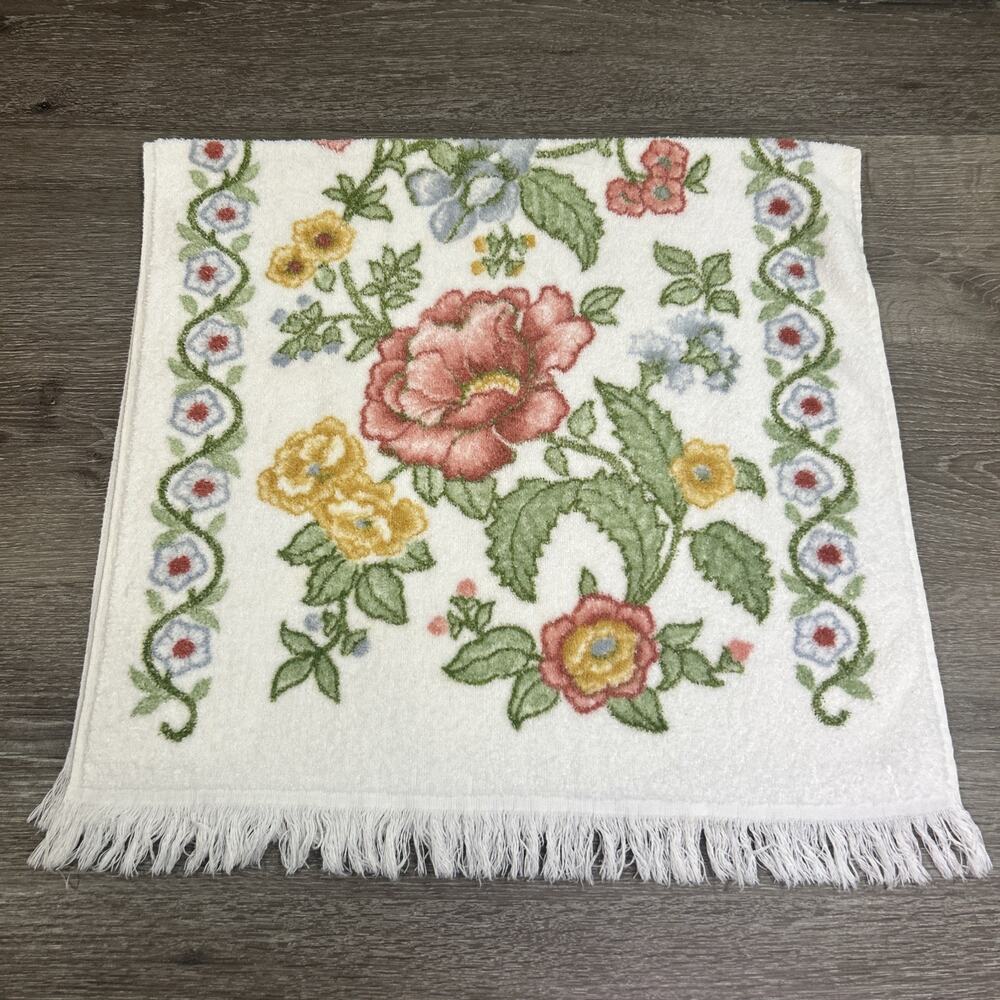 Vintage Cannon 1970’s Floral Bath Towel Fringe 41” X 21” EUC